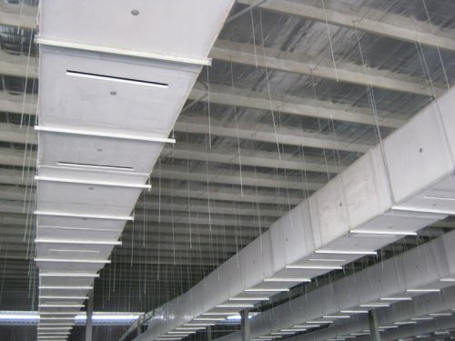 Central air conditioning duct of office building